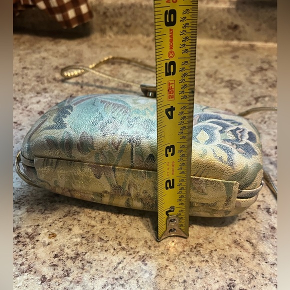 Vintage crossbody flower clutch handbag - Picture 3 of 8